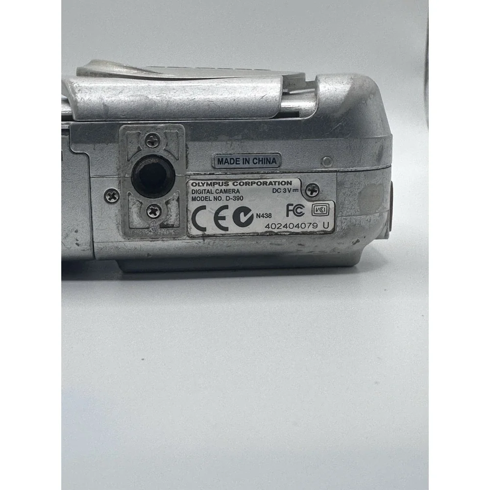 Olympus D-390 2.0MP Compact Digital Camera Untested For Parts/ Repair